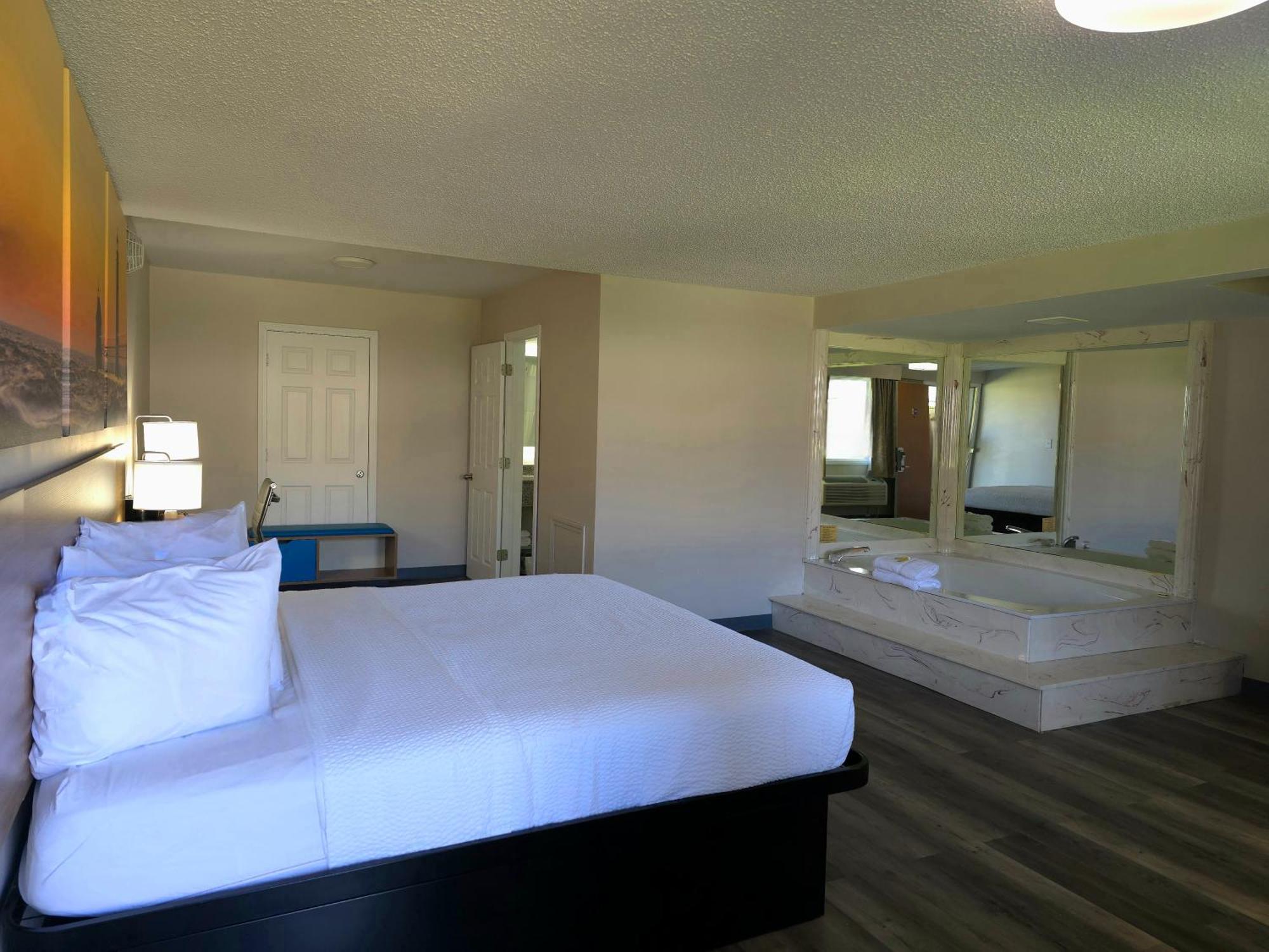 Days Inn And Suites By Wyndham Port Huron Buitenkant foto